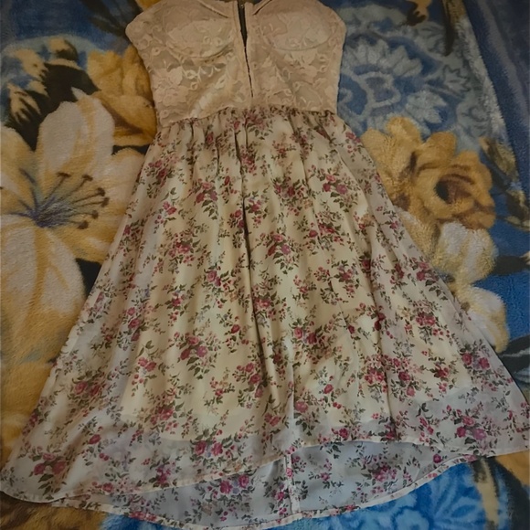 Vintage lace dress - floral spring vibes - Picture 3 of 5